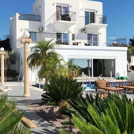 Diamond Villa *